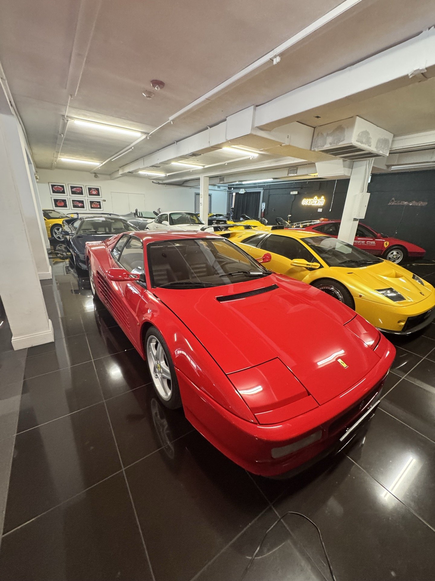 Ferrari Testarossa side